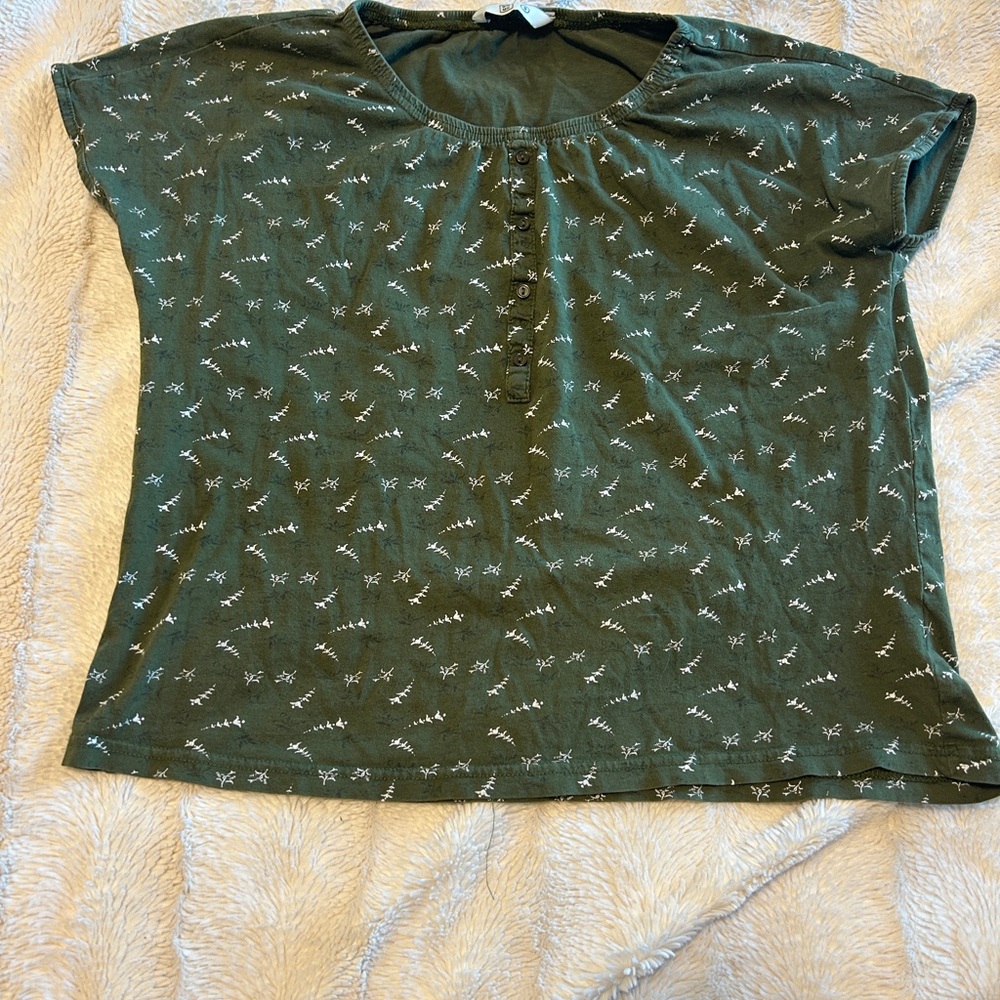 Vintage dnmx green and white floral top with button down detail